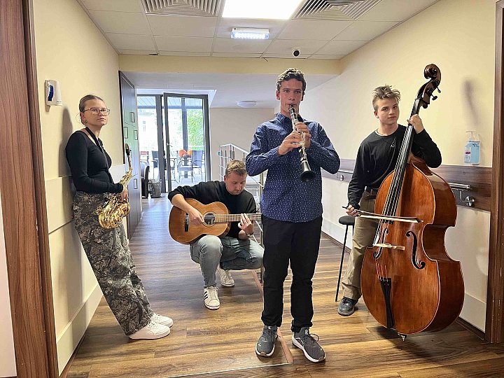 Basa, klarinet a saxofon